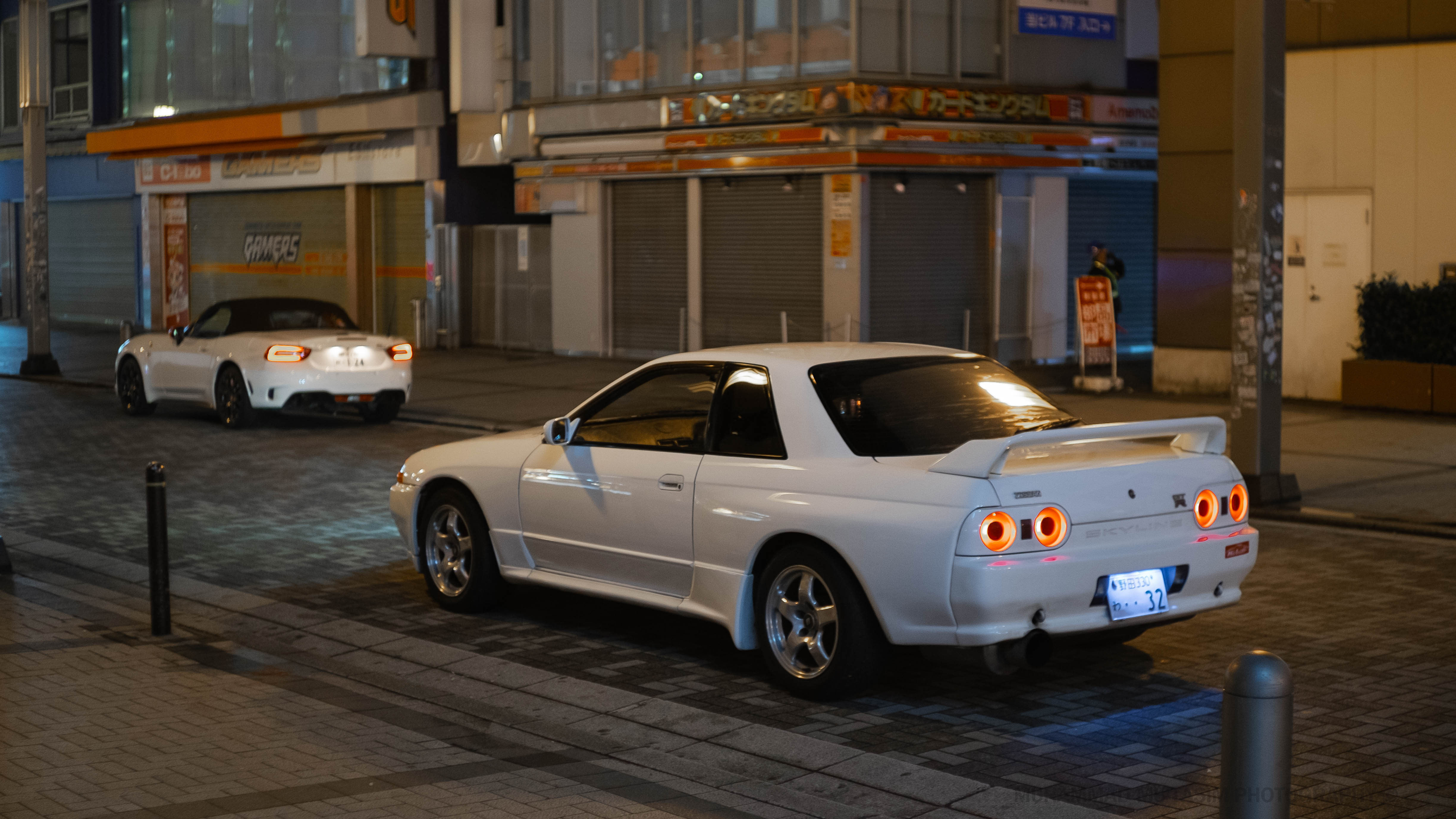 村Ｐ様、未走行SIBATA、Nissan Skyline GT-R R32 ITHL: Nissan Skyline GT-R BNR32 - The Nissan That Brought Down